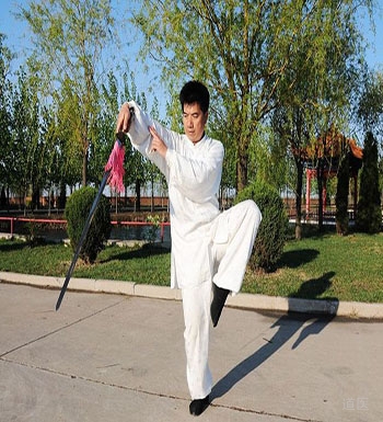 练习太极剑的好处,太极剑的练习方法